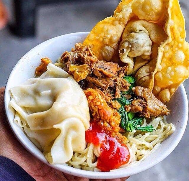 Mie Ayam 3000: Kenikmatan Sederhana yang Menggigit Jiwa di Cilacap